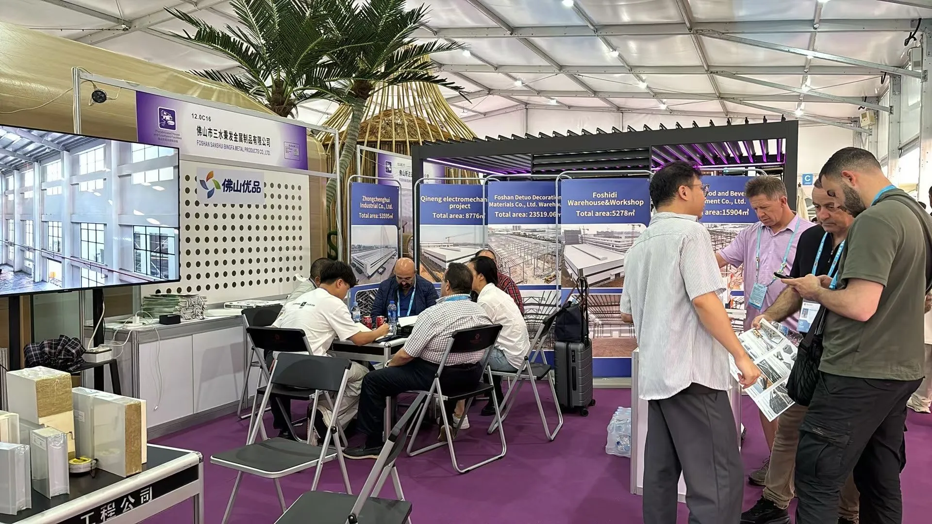 Bingfa Steel meeting buyers at the Canton Fair
