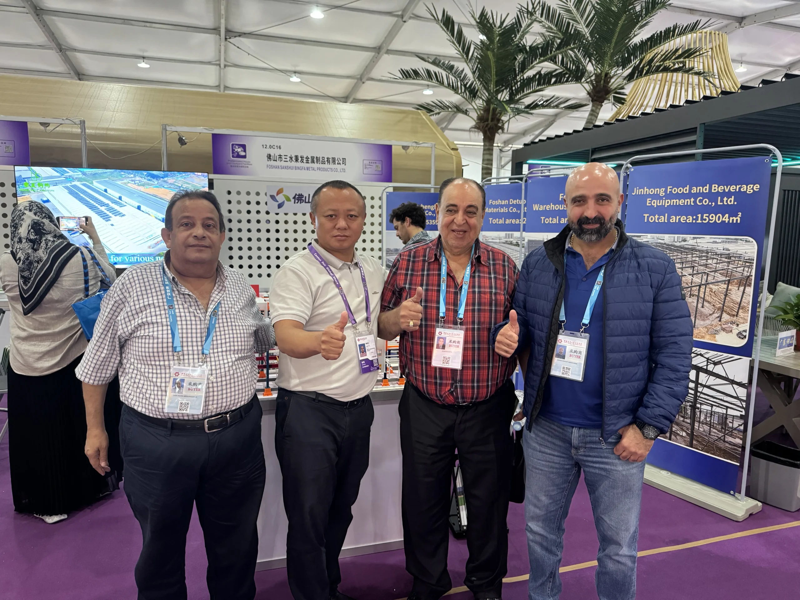 Bingfa team meeting visitors at the Canton Fair