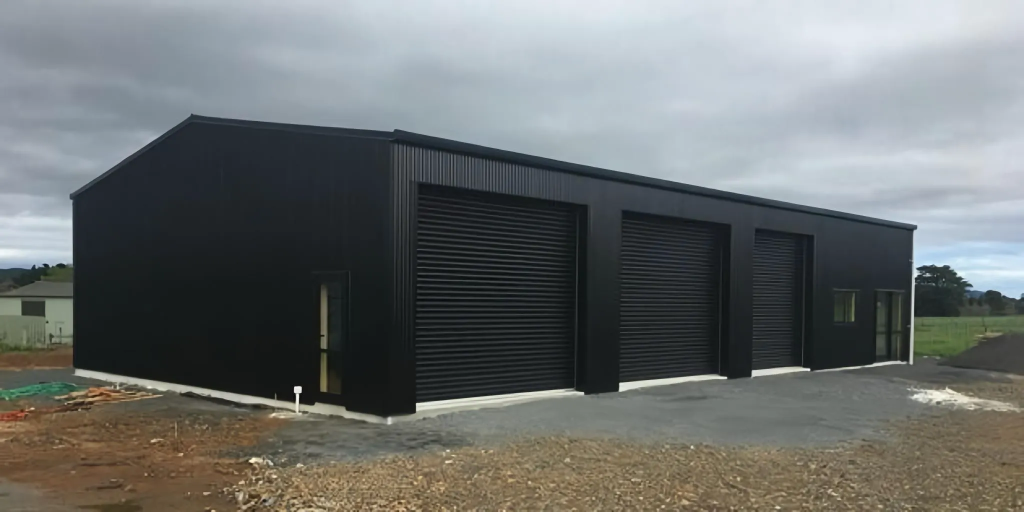 prefabricated-black-steel-workshop