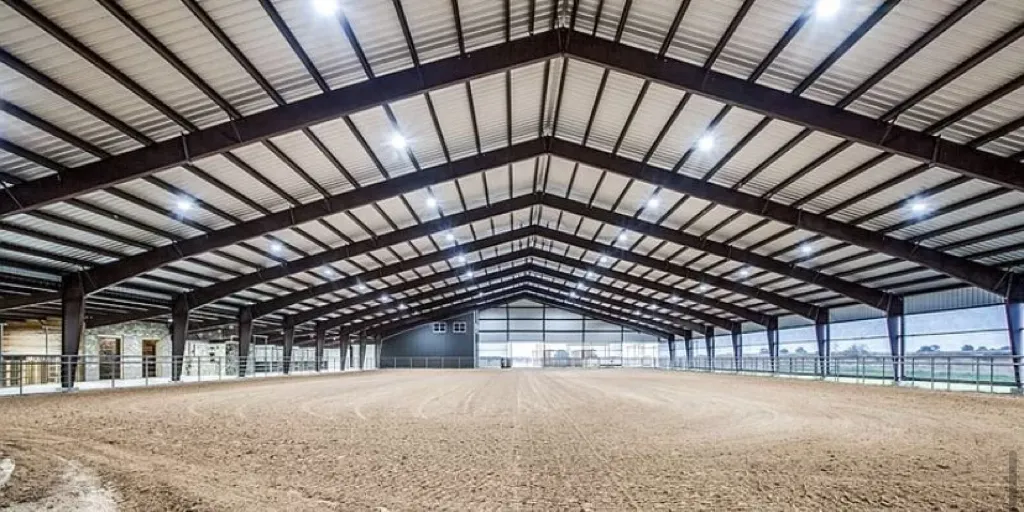 prefabricated-steel-horse-riding-arena-with-led-lighting