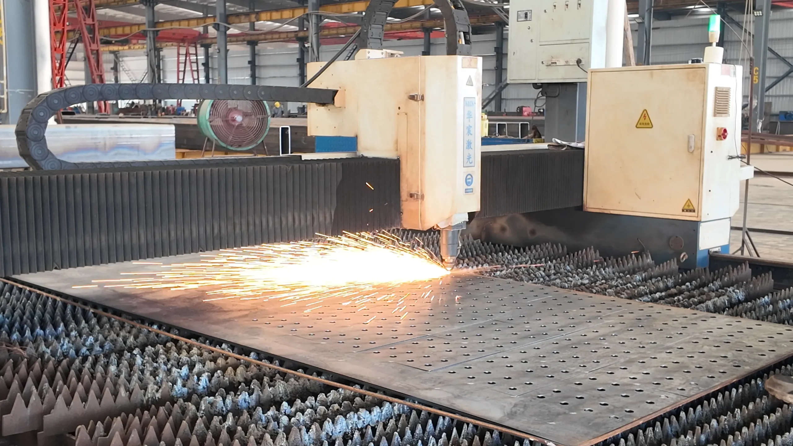 prefabricated-steel-structure-cnc-cutting