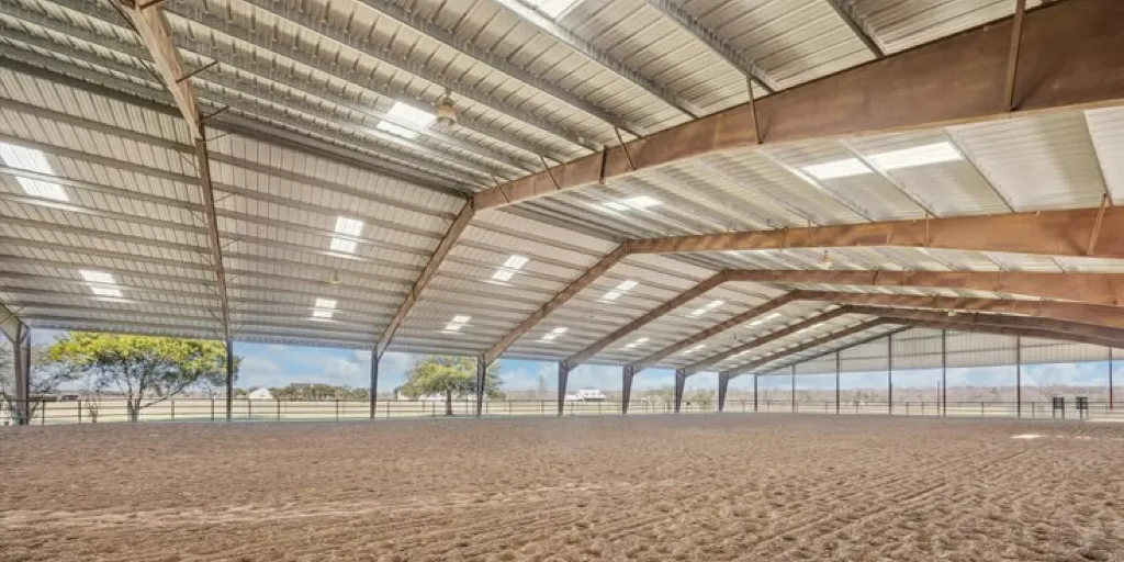 indoor-prefab-steel-horse-arena